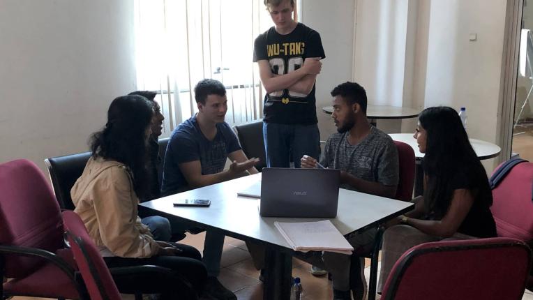 Studierende der hftm in Zusammenarbeit