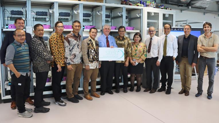 2022 Besuch indonesische Delegation hftm Systemtechniklabor Gruppenbild