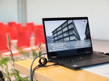 Computeransicht der Präsentation im Switzerland Innovation Park Biel/Bienne an der Diplomfeier 2021