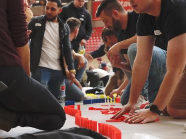 hftm Studienstart Grenchen 2022 Studenten Domino-Challenge