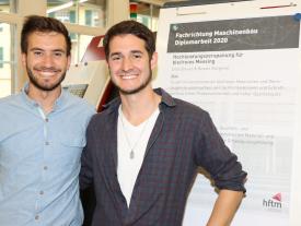 Diplomausstellung Biel 2020 - Silas Bleuer und Renato Burgener vor ihrer Diplomarbeit