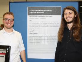 Diplomausstellung Biel 2020 - Alexander Attisani und Davide Haas vor ihrer Diplomarbeit
