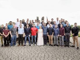 Gruppenfoto der hftm Diplomfeier im Juli 2021