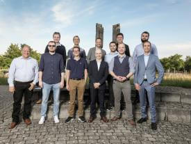 Gruppenfoto der hftm Diplomfeier im Juli 2021
