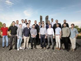 Gruppenfoto der hftm Diplomfeier im Juli 2021