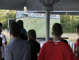 Bild vom Public Viewing auf der hftm Diplomfeier im Juli 2021
