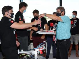 RoboCup 2021 - hftm.team.solidus am Welcome Back Apéro an der Medaillenübergabe durch Biels Stadtpräsidenten Erich Fehr im SIPBB