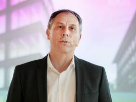 Michael Benker an der Diplomfeier der Vollzeitstudiengänge Techniker HF Maschinenbau und Systemtechnik in Biel/Bienne am 1. Oktober 2021