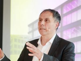Michael Benker an der Diplomfeier der Vollzeitstudiengänge Techniker HF Maschinenbau und Systemtechnik in Biel/Bienne am 1. Oktober 2021