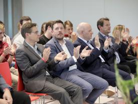 Gäste im Auditorium des Switzerland Innovation Parks Biel/Bienne an der Diplomfeier der Techniker HF-Studiengänge Systemtechnik und Maschinenbau
