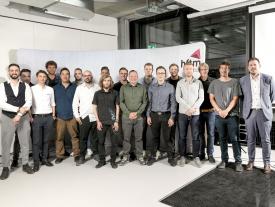 Gruppenfoto des Fachbereichs Systemtechnik mit Fachbereichsleiter Stefan Brandenberger
