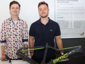 Sven Folgner und Gian-Luca Hiecke präsentieren Ihre Diplomarbeit an der Diplomausstellung an der hftm Biel im Zuge ihre Diplomfeier