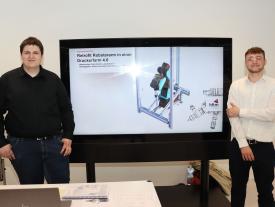 Sven Hirschi und Janik Mathys aus dem Fachbereich Systemtechnik präsentieren ihre preisgekrönte Diplomarbeit an der Diplomausstellung an der hftm in Biel/Bienne