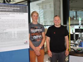 Luan Gäumann und Marc Heimberg aus dem Fachbereich Systemtechnik präsentiert seine Diplomarbeit an der Diplomausstellung an der hftm in Biel/Bienne
