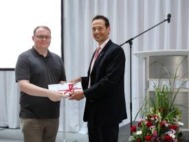 Diplomfeier Grenchen 2022 - Gewinner Diplompreis ODEC für die beste Gesamtleistung im Studium David Gürber