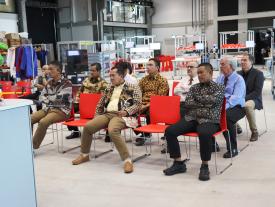 2022 Besuch indonesische Delegation hftm Smart Factory Präsentation