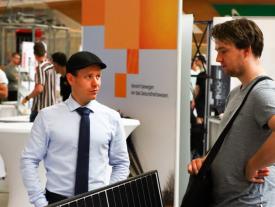 Foto Diplomausstellung Studenten