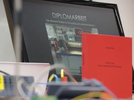 Diplomausstellung Biel 2022 Pult mit Screen