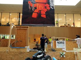 Halle und Roboter